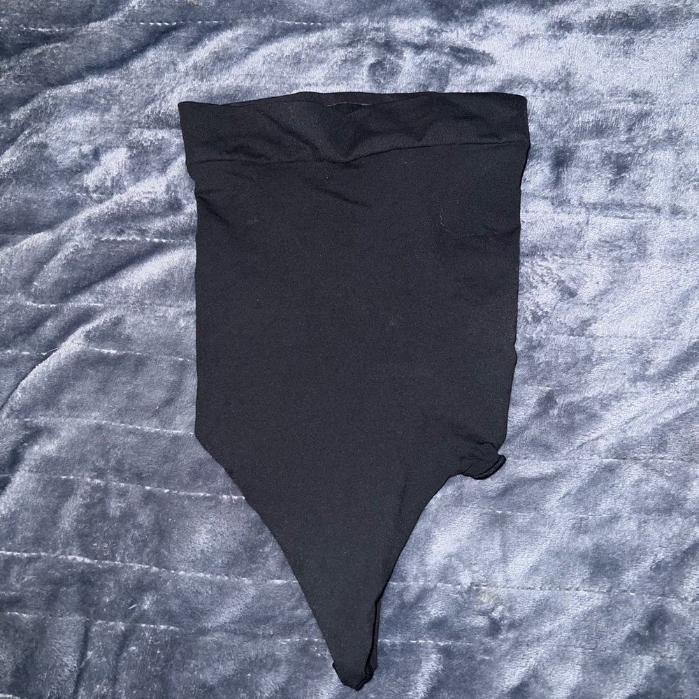 NWOT SKIMS Sculpting Black Thong Panty